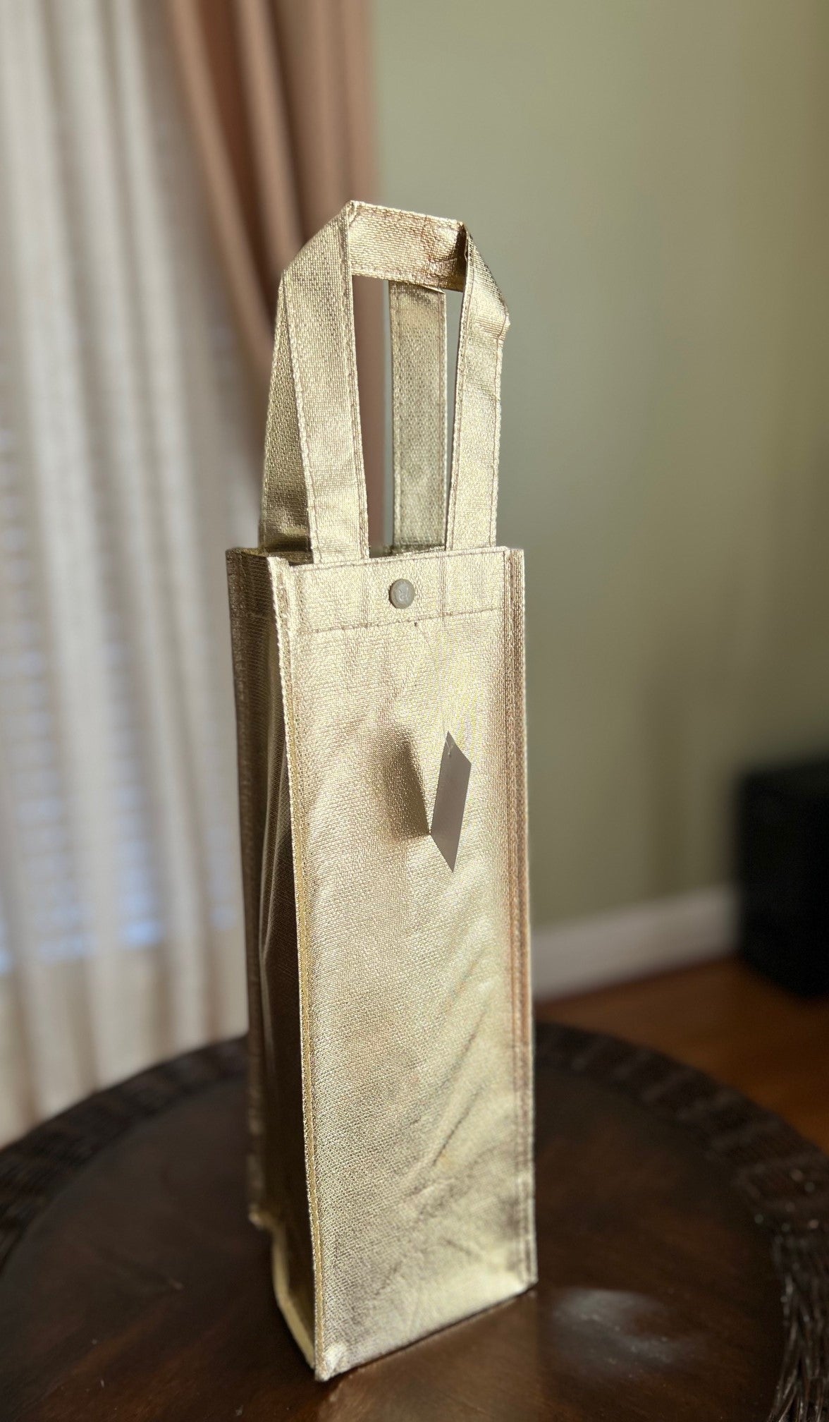 Gold canvas wine bag